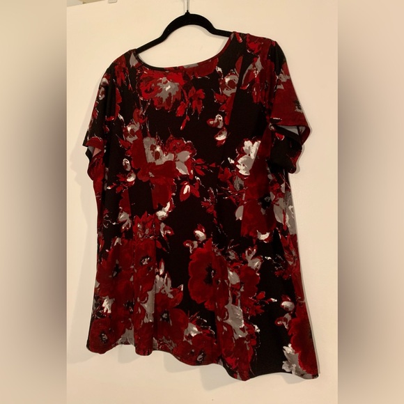 127 LAURA PLUS floral stretch top - Picture 2 of 5